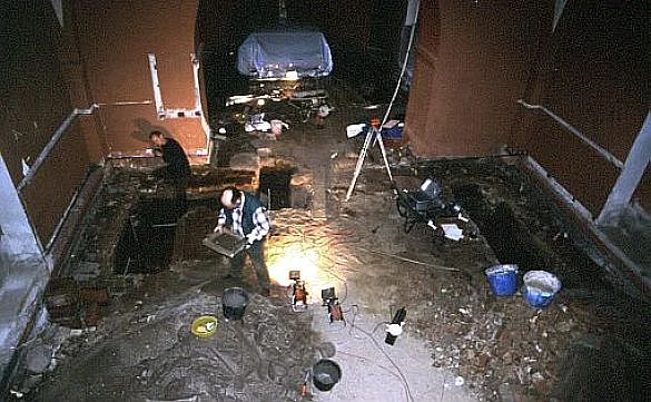 Ausgrabung in dem Kirchenraum 2002/03  (Foto: C.C. von Fick)