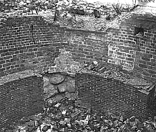 Der 1950 noch besser erhaltene Unterbau des Fangturmes (Foto: Landesarchäologie)