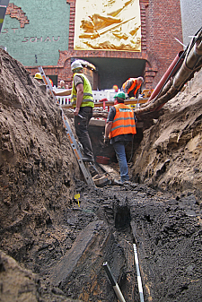 Archäologischer Befund in der Schüttingstraße (Blick auf die Böttcherstraße / Foto: Dieter Bischop) 